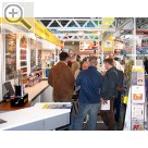I.H.M. Internationale Handwerksmesse 2005. Der Informationsbedarf in den Werksttten ist gro, auch wenn es um das Thema Systempflege-Produkte geht. Das richtige "Mittelchen" hilft heute wie frher.   