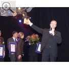 7. CARAT Leistungsmesse 2005 Verleihung des Marketingpreises 2005. Thomas Vollmar bei der bergabe der Siegertrophe an Liqui Moly.  