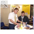 AMITEC 2006 in Leipzig Frank Gerling (li.) Key Account Manager bei BG Products H. Heinzer gibt Maik Waffen, cdmm, ein paar Hintergrundinformationen zu seinen Produkten.  