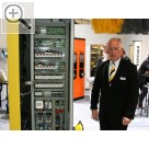 AMITEC 2007 in Leipzig Paul Mller, Verkaufsleiter Anlagentechnik, gibt einen kleinen Einblick in die Steuertechnik der neuen Potalwaschanlagen von KRCHER.  