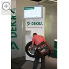 VmA-Technika 2013 Am Stand der DEKRA konnte man testen wie gut man das Anzugsmoment der Radbolzen im "Gefhl" hat.  