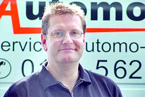 Herr Robert Forderer, Kundendienst-Leitung in der AutomoTec GmbH.